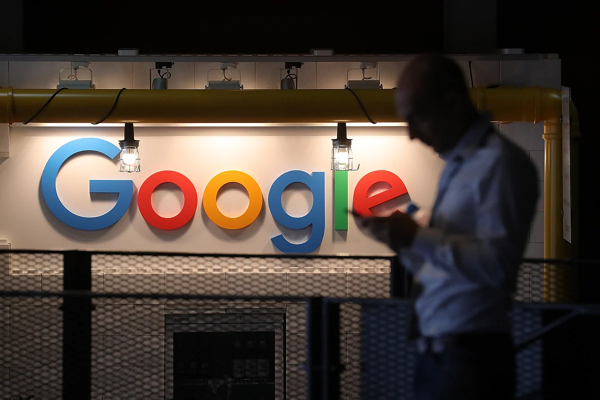 Facebook and Twitter to Testify on Russia as Google Is Spurned