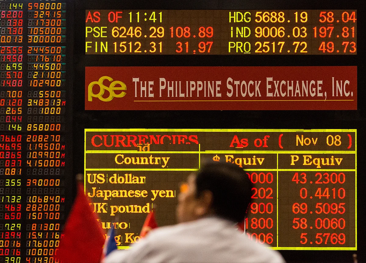 U.S. Stocks Fall on Tech Weakness; Oil Rises: Markets Wrap