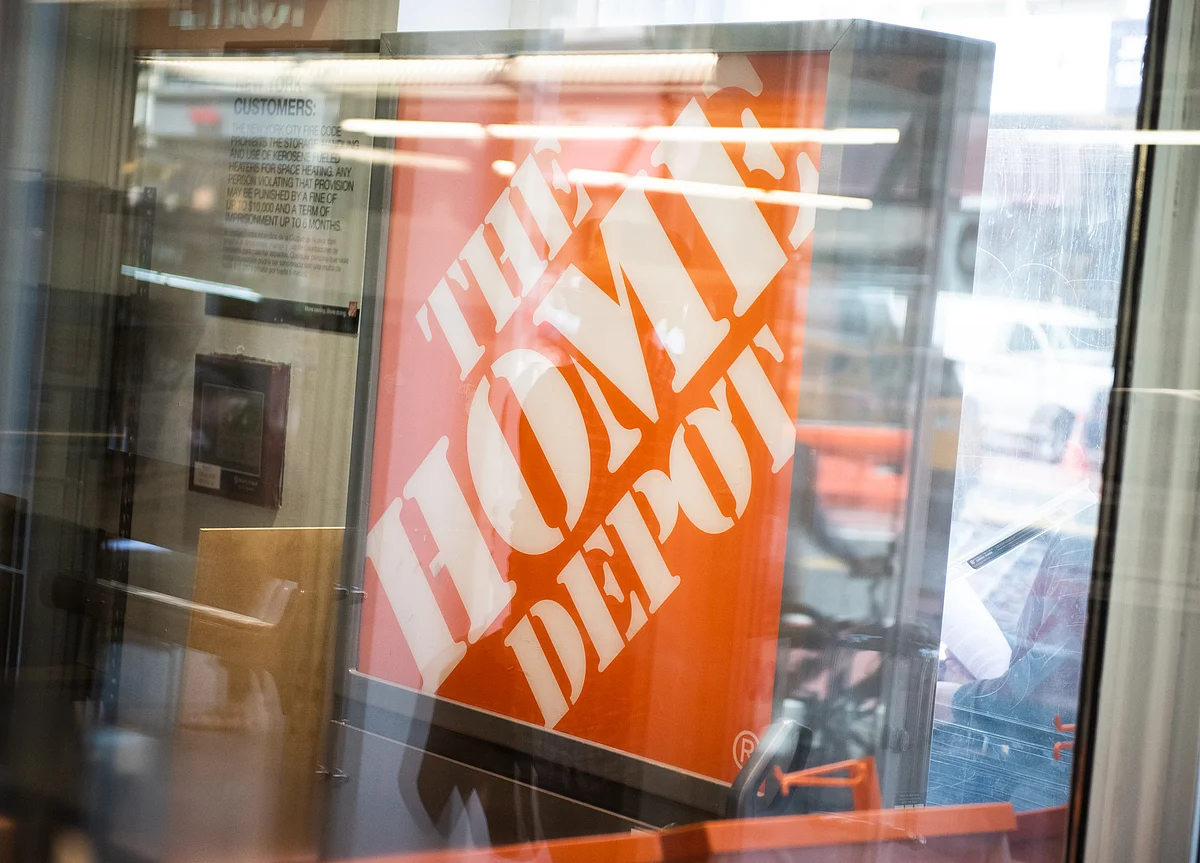 Buried in Musk Job Cuts Memo: End to Home Depot Solar Sales