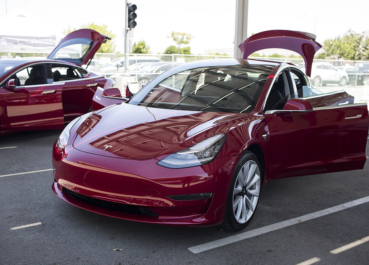 Elon Musk Dials Back Tesla Production Forecast, Hours After Making It