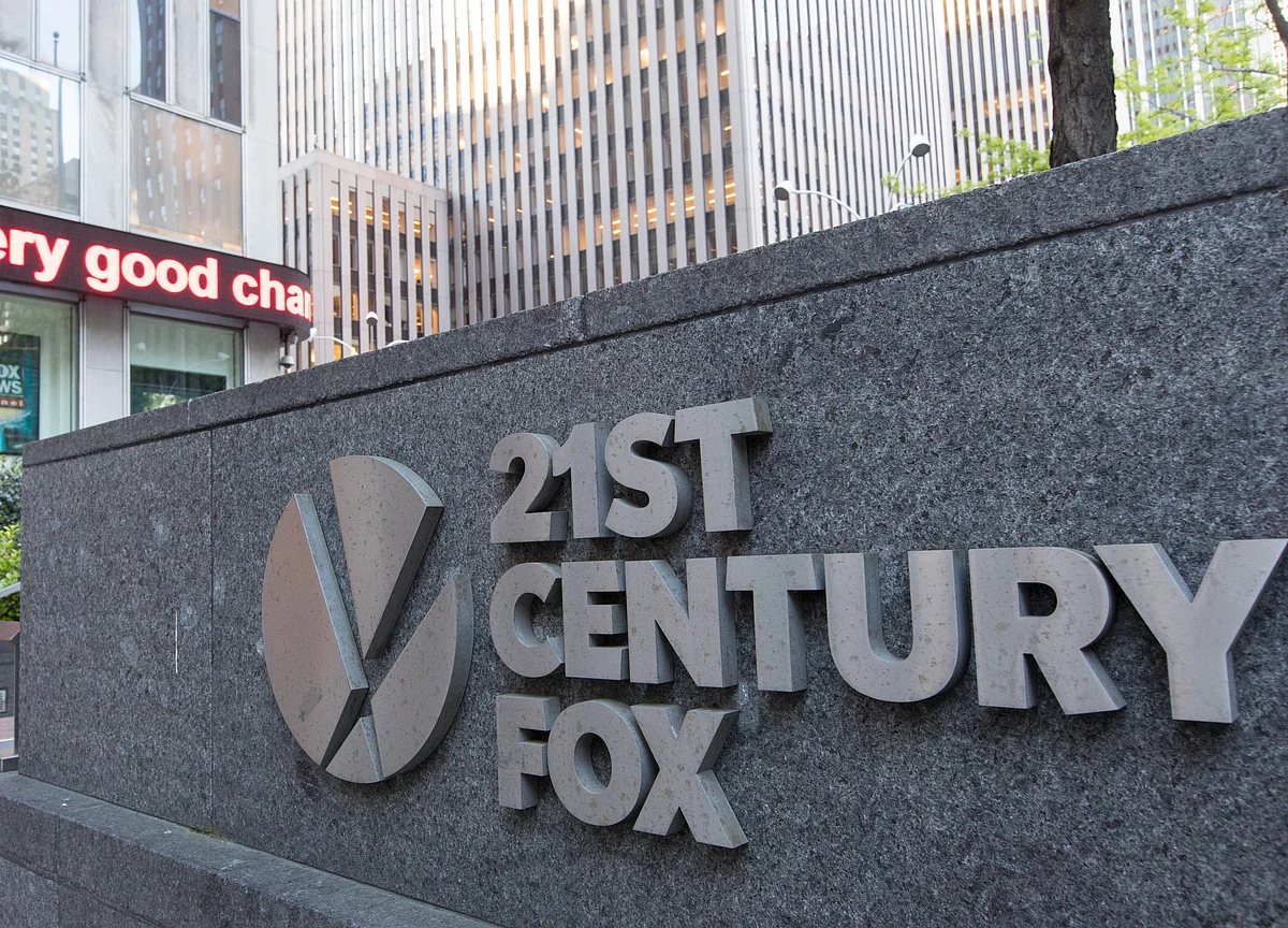 Fox Board Is Said to Weigh $65 Billion Comcast Bid on Wednesday