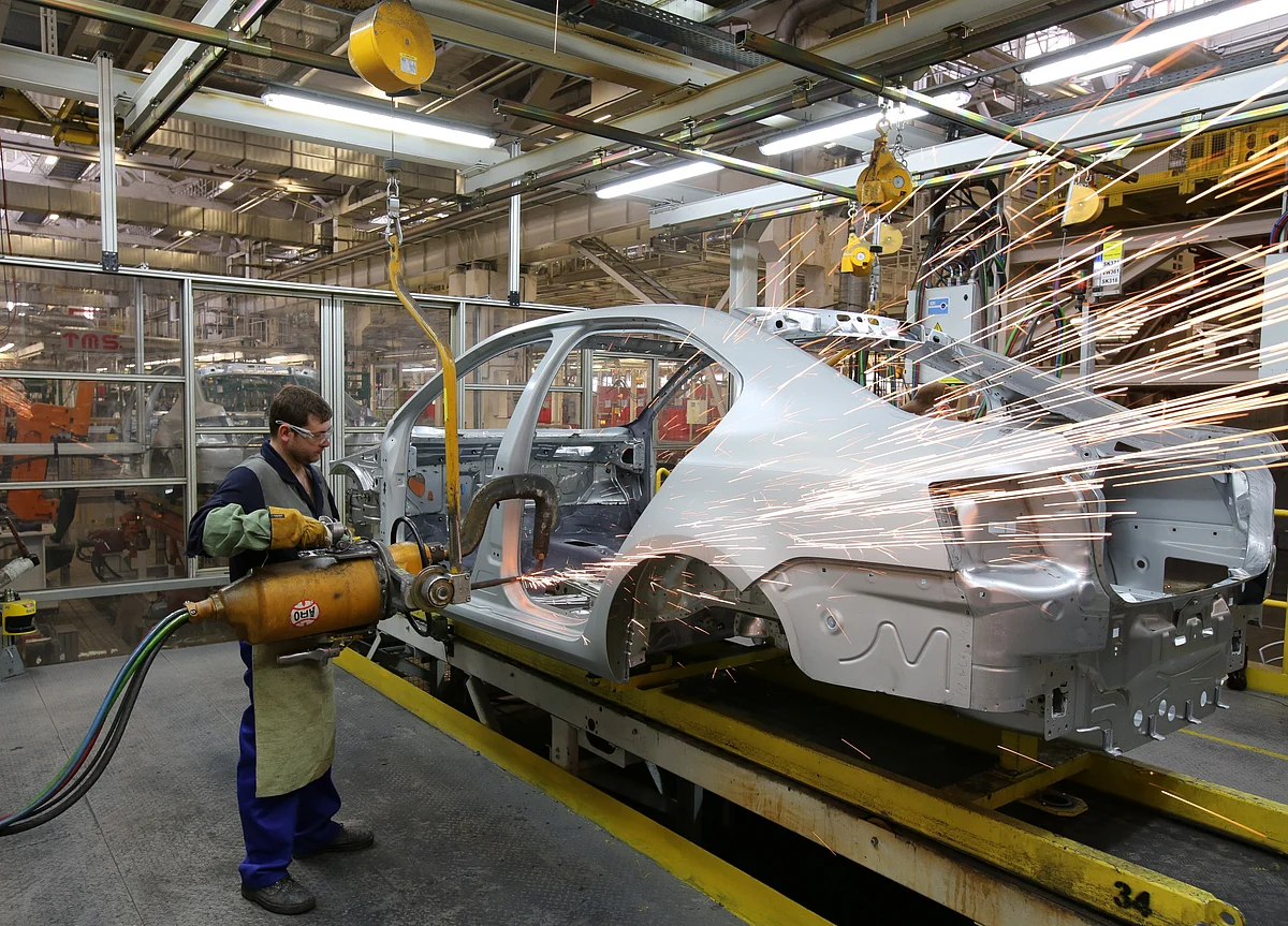 U.S. Tariffs Draw New Retaliation Threat, as Russia Joins In