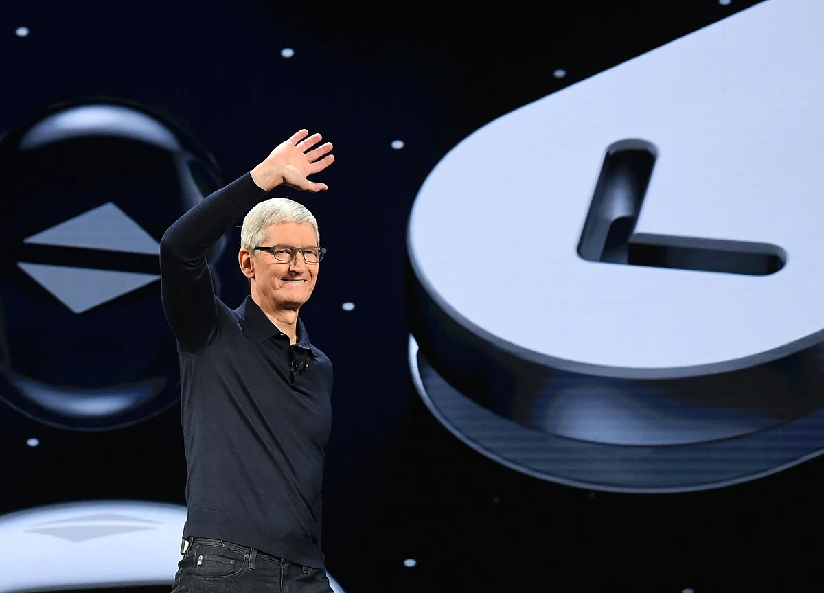 Tim Cook Is Poised to Reap $120 Million of Stock After Rally