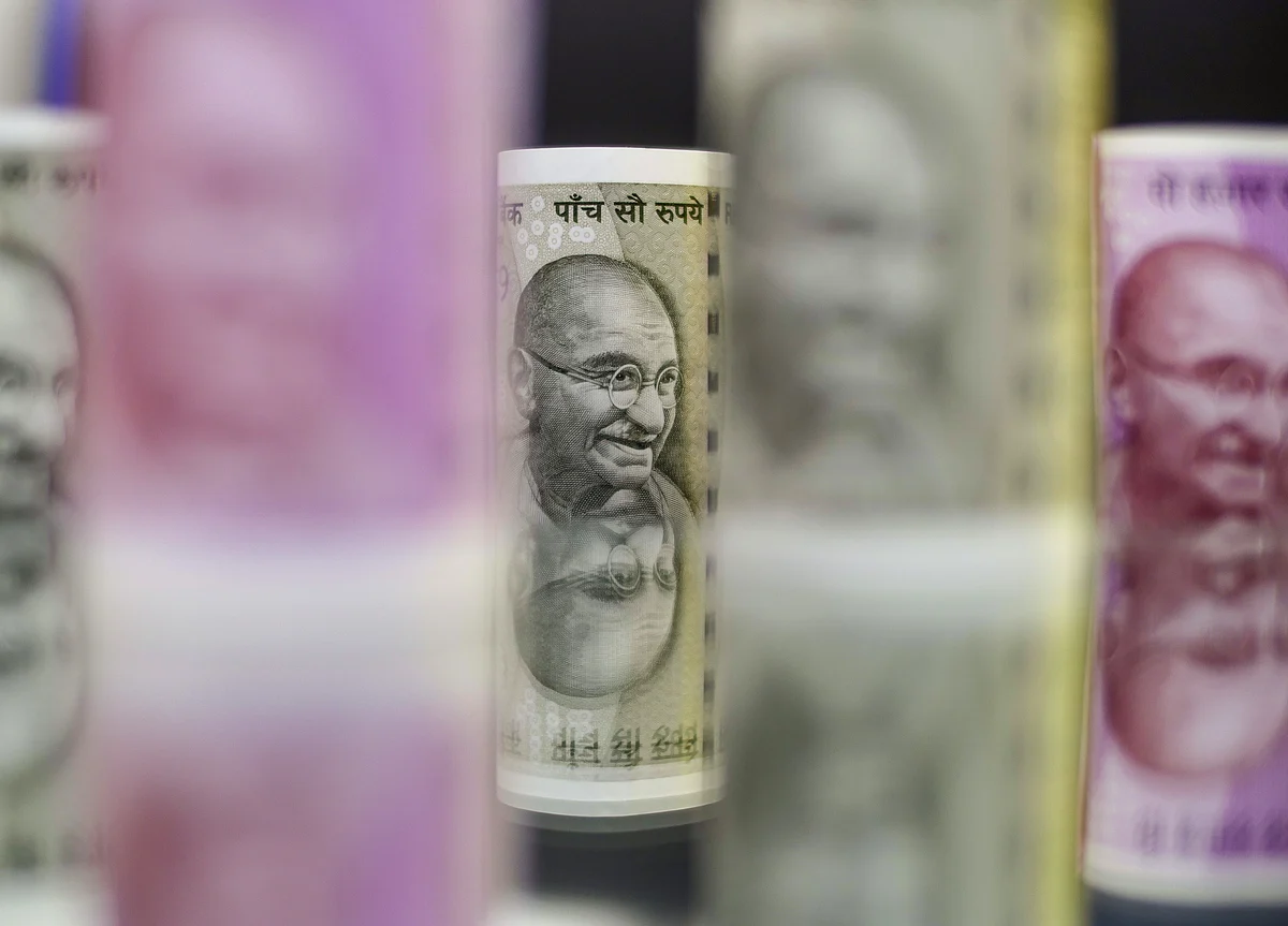 Rupee At A New Low Of 70.59 Against Dollar