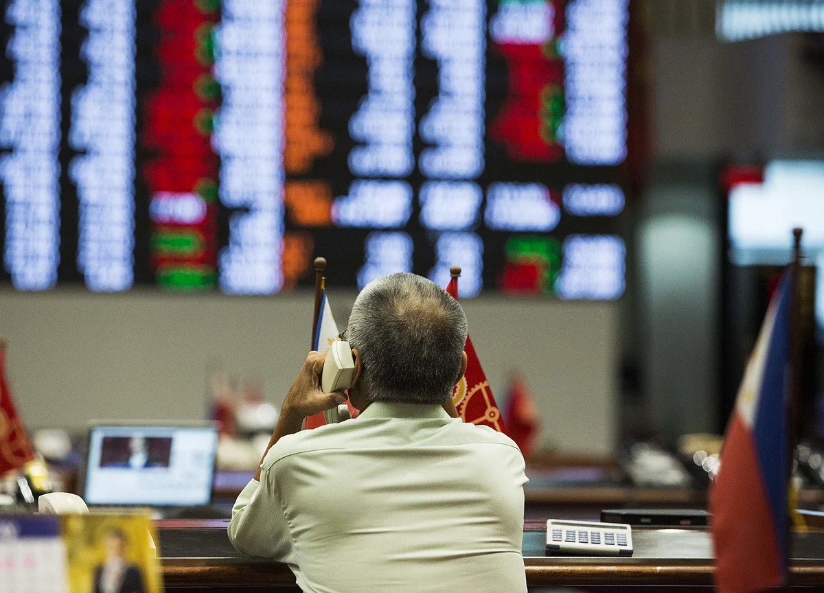 Stocks Hit Records Ahead of Earnings; Oil Falls: Markets Wrap
