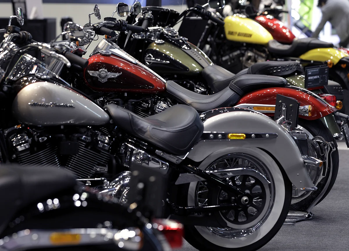 Trump Tours Foxconn as Harley Trouble Rumbles Up the Road