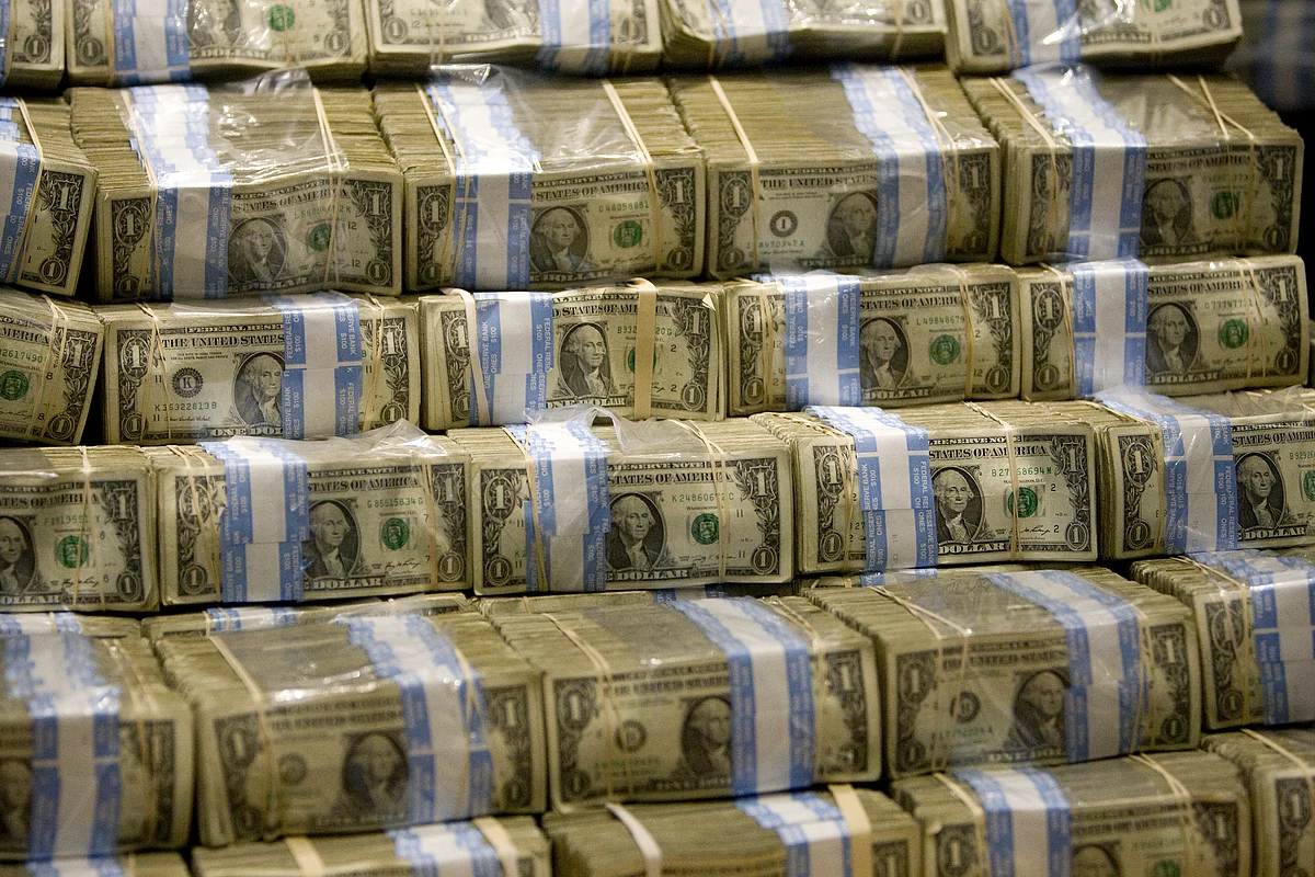 Dollar Is Driving Some Carry-Trade Returns Despite Volatility