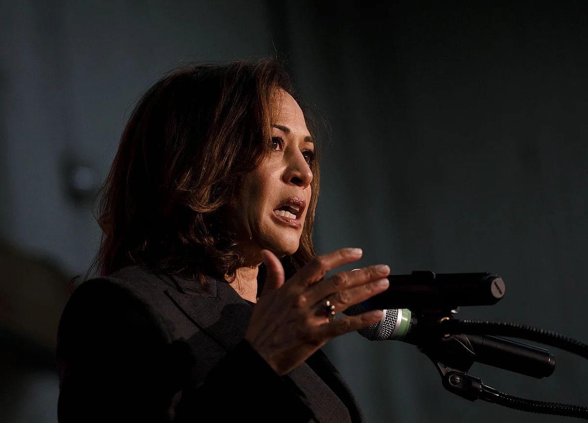 Kamala Harris Stakes Claim as Top 2020 Contender in Clash With Biden