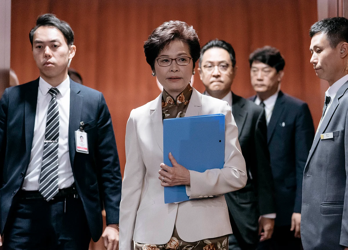 Hong Kong's Lam Meets Ex-Officials, Pleads for End to Deadlock