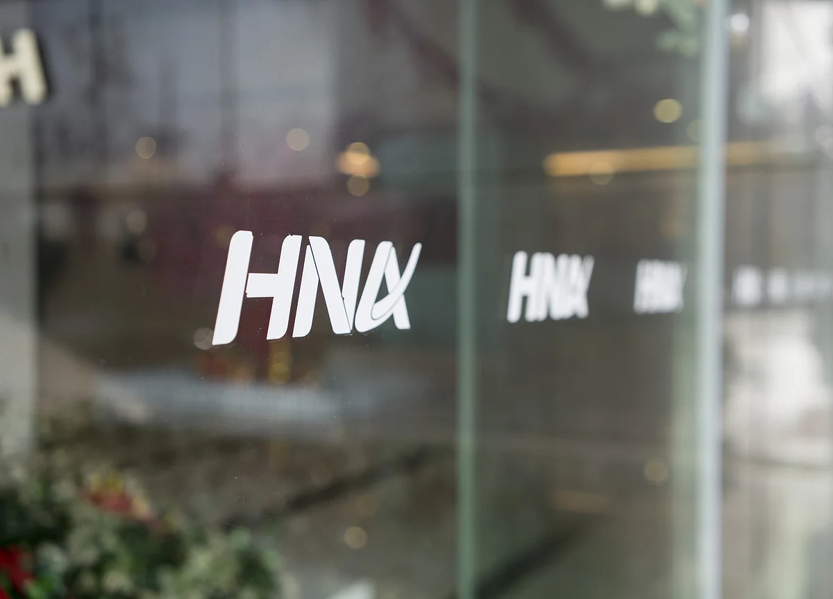 HNA Executive’s Death Risks More Turbulence at Debt-Laden Giant