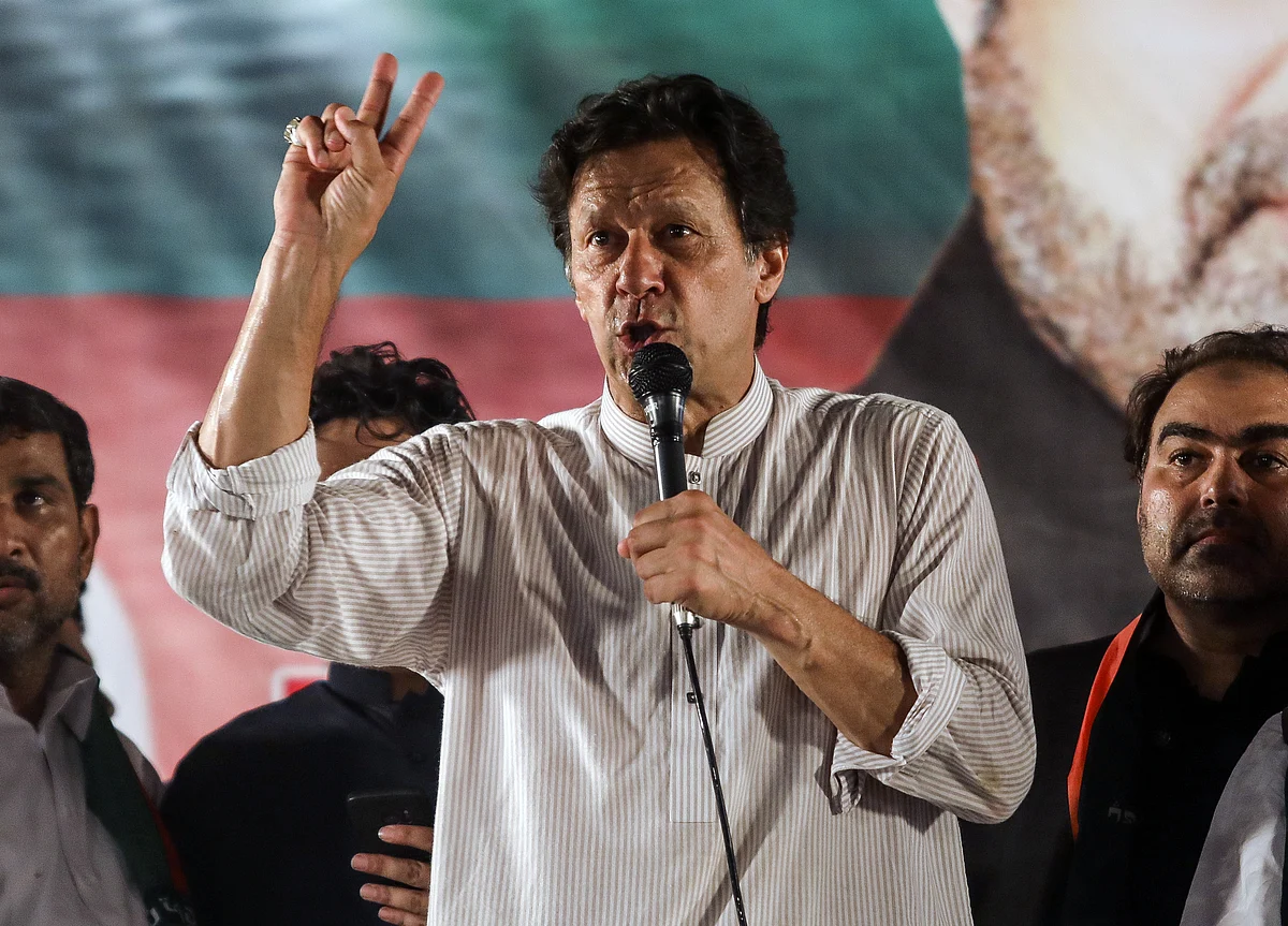 Imran Khan Wins Lawmaker Vote to Become Pakistan Premier