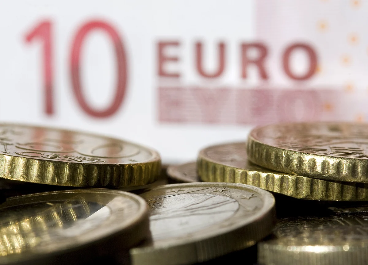 Euro-Area Economic Sentiment Extends Decline for Eighth Month