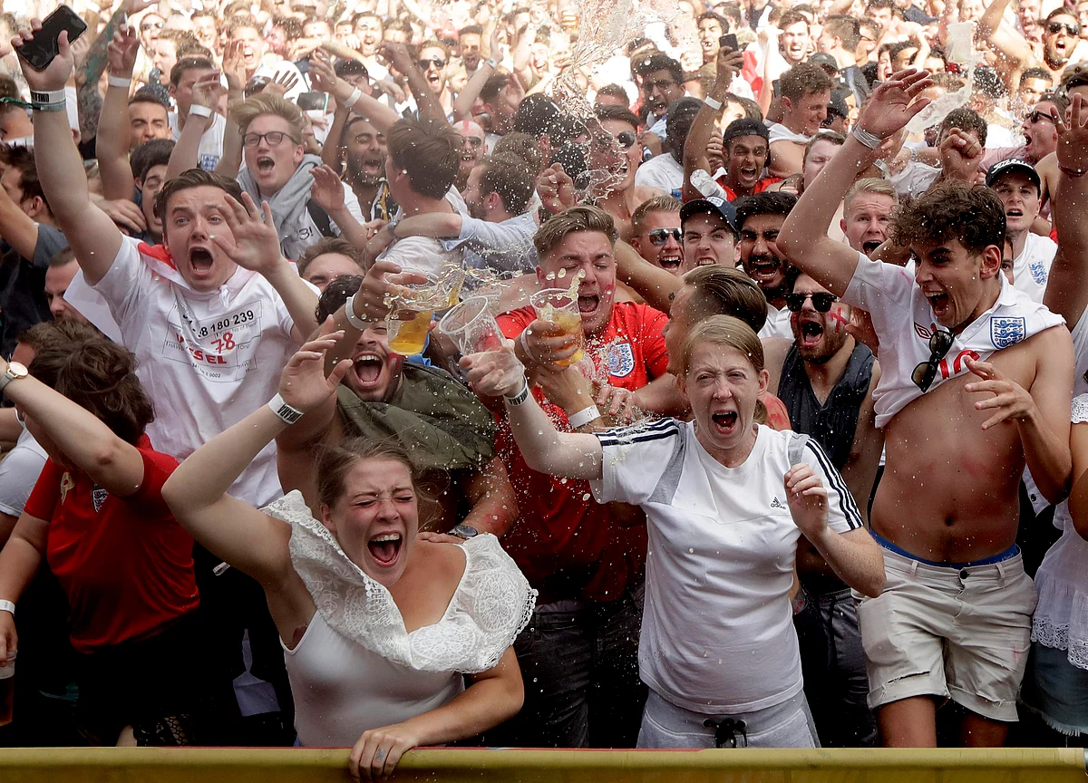 World Cup Fever Fuels U.K. Spending on Televisions, Pub Drinks