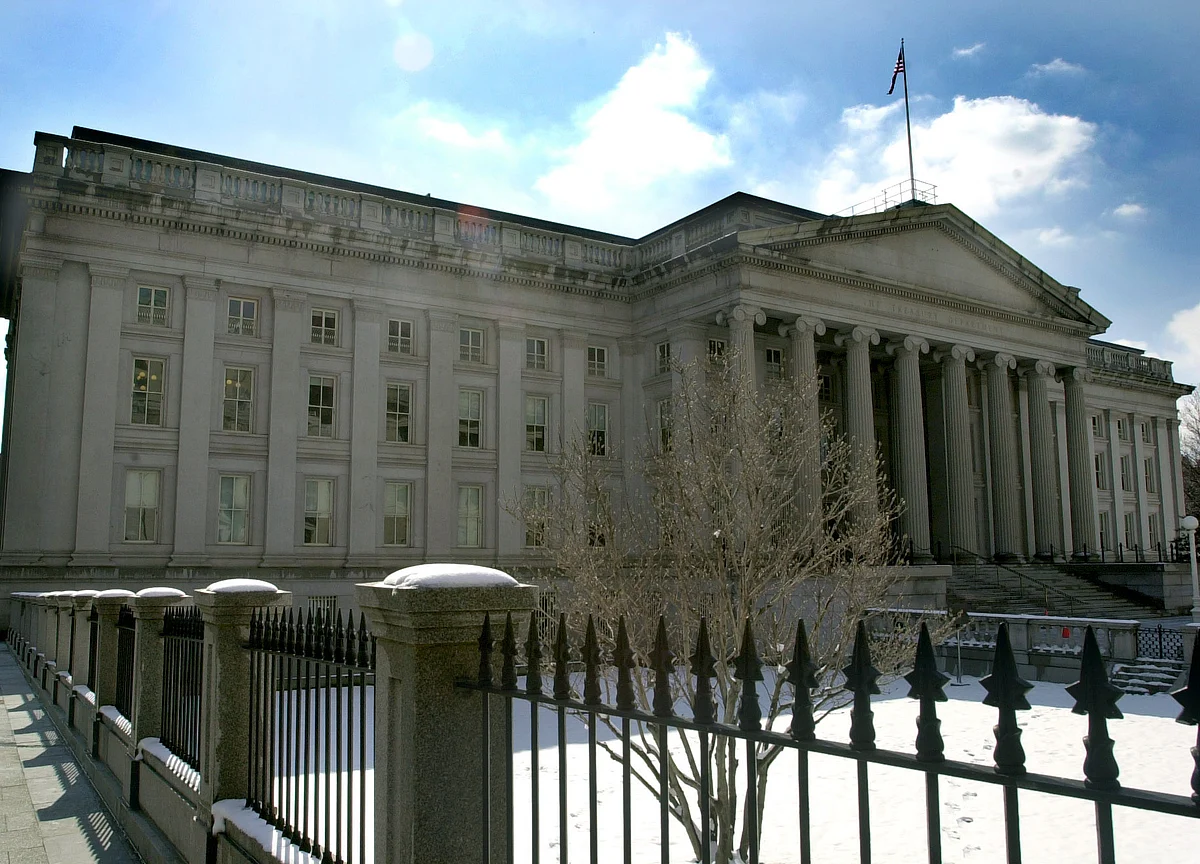 U.S. Borrowing Breaks Fresh Records, Shifting Focus to Fed