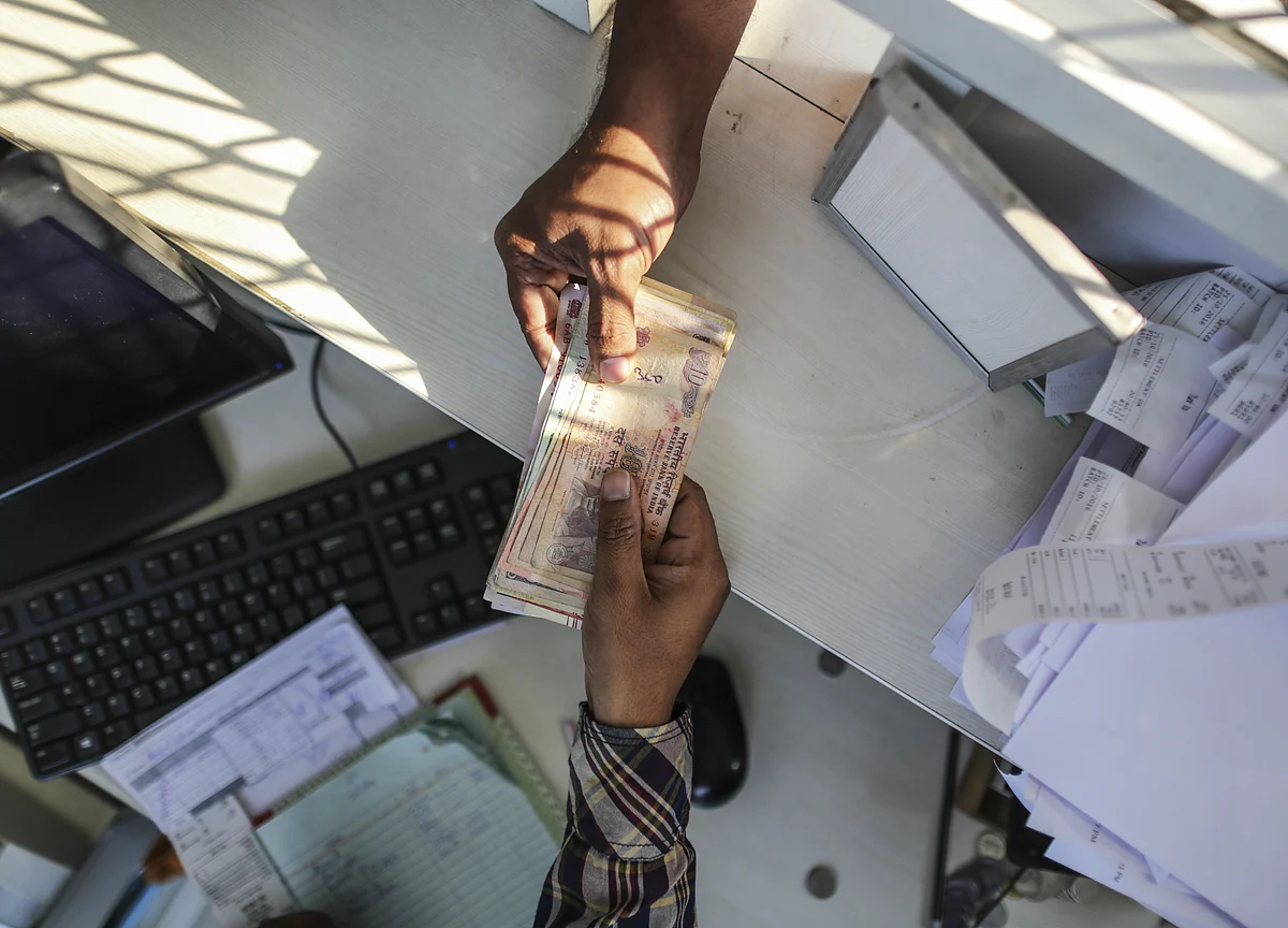 Cash Crunch, RBI Hike Risks Send India Funds to Shorter Debt