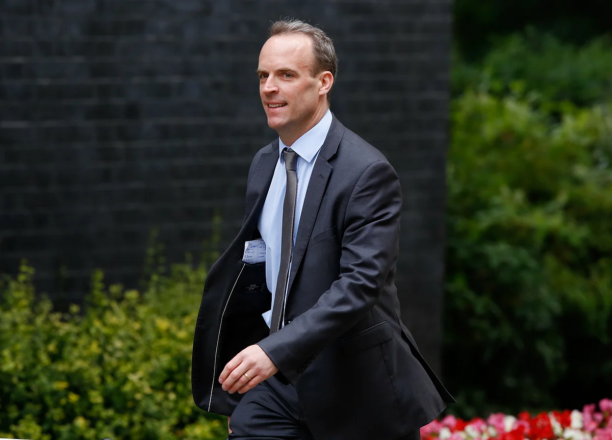 May's Brexit Plan in Chaos After Quickfire Cabinet Resignations