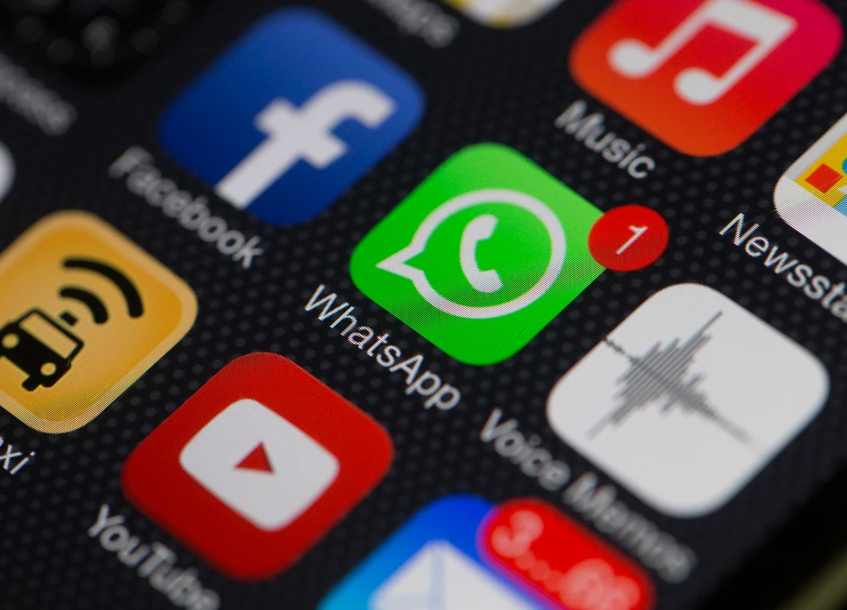 Facebook Attacks Apple Software Changes in Newspaper Ads