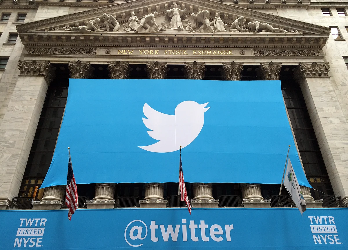 Twitter Plunges on Traders’ Fear That User Activity May Slow