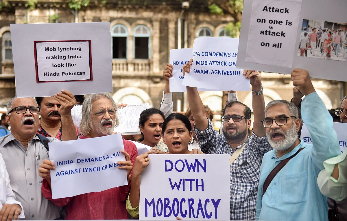 Documentary filmmaker Anand Patwardhan with other activists raise slogans to condemn mob lynching, in Mumbai on July 19, 2018. (Photographer: Shashank Parade/PTI) 