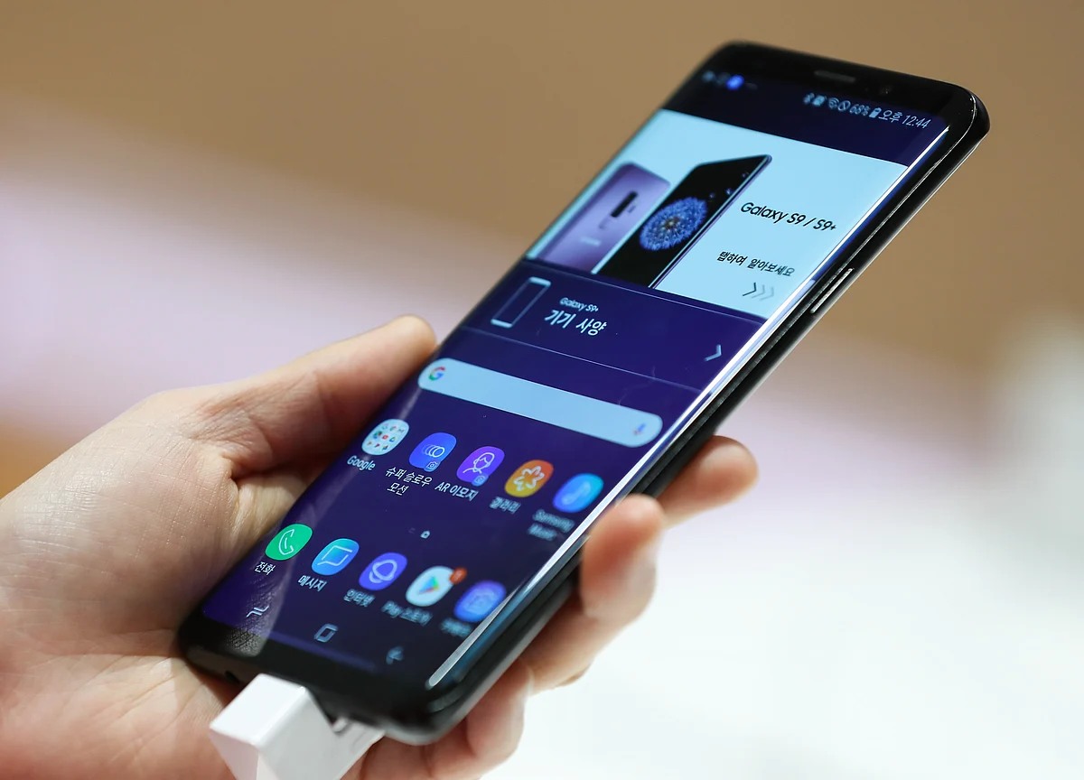 Smartphone Slowdown Hits Profits at Samsung Electronics