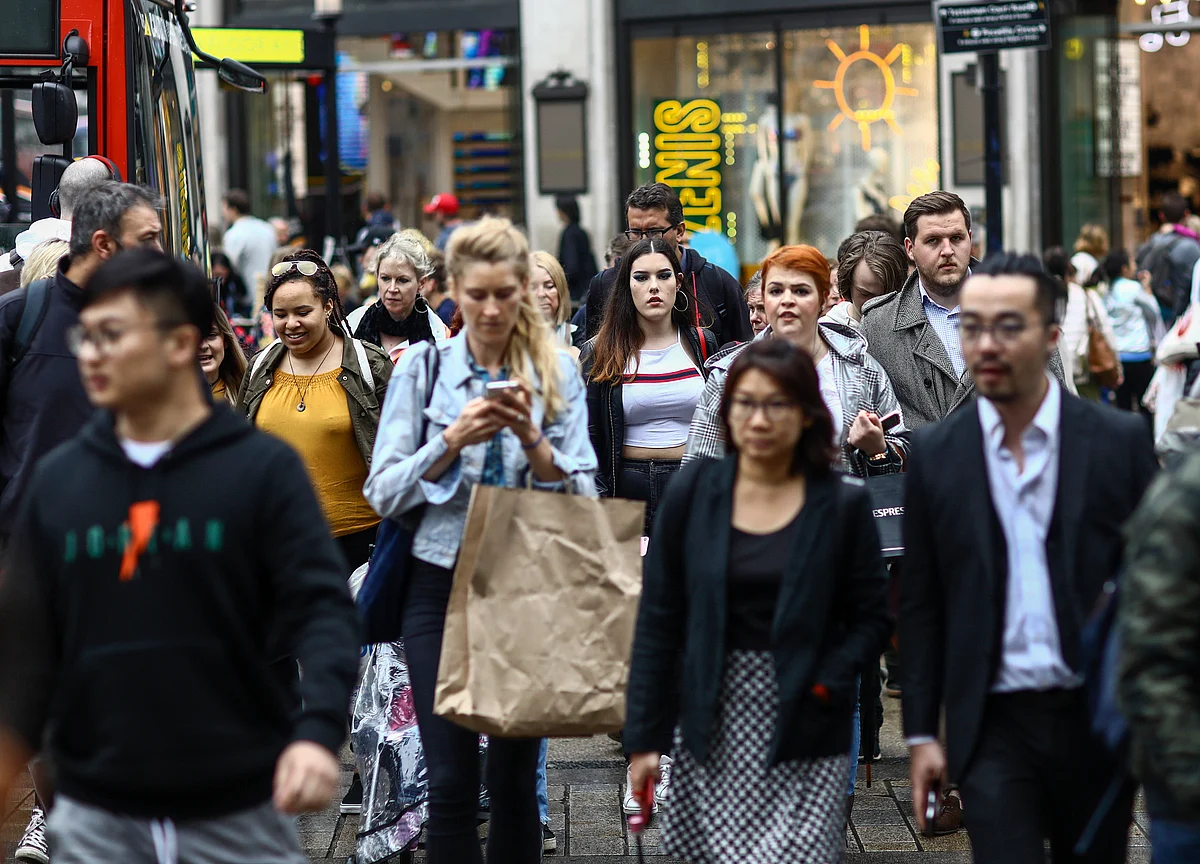 British Business and Consumer Confidence Stay Gloomy