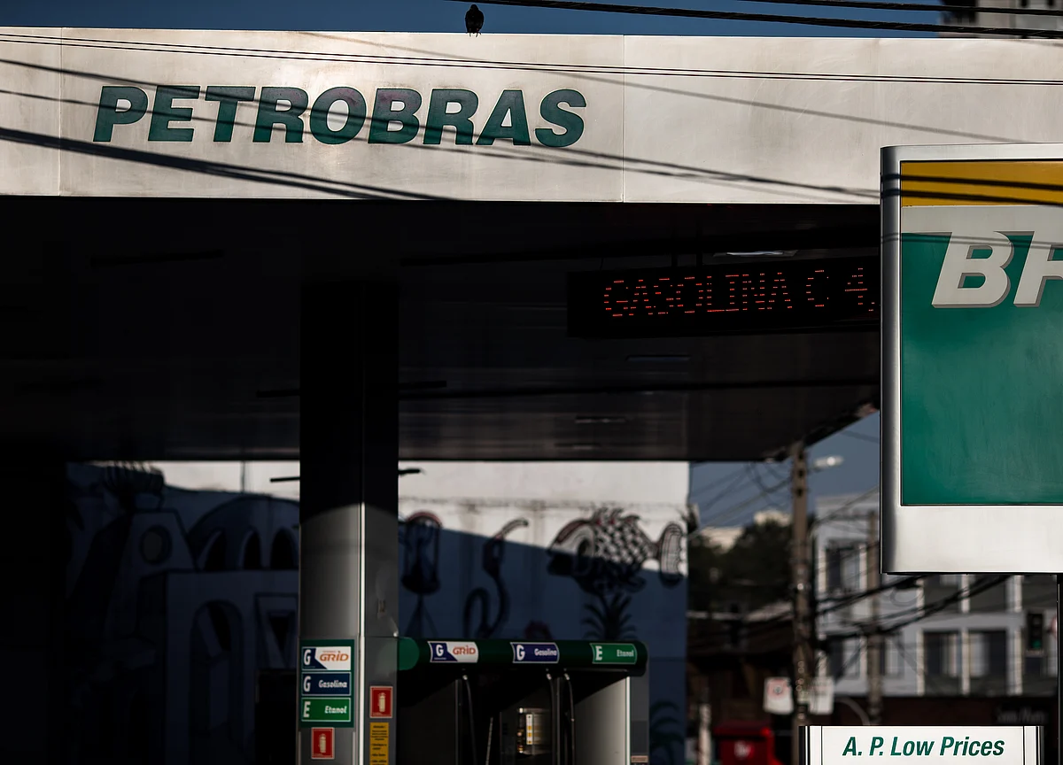 China Bails Out Petrobras's $14 Billion Refinery Misadventure