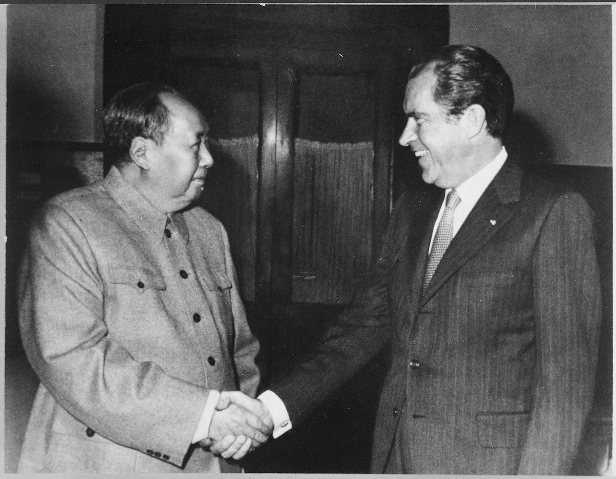 U.S. President Nixon meets with China’s Communist Party Leader, Mao Ze-Dong, on February 21, 1972. (Photograph: U.S. National Archives and Records Administration)