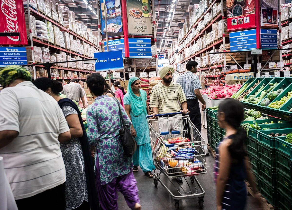 Mukesh Ambani Takes On Amazon, Walmart in India E-Commerce Slugfest