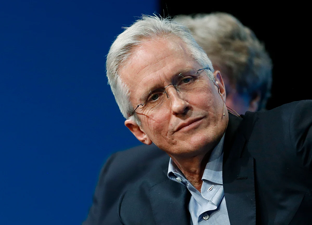 Buyout Titan TPG to Stay Private, Parting Ways With KKR, Apollo