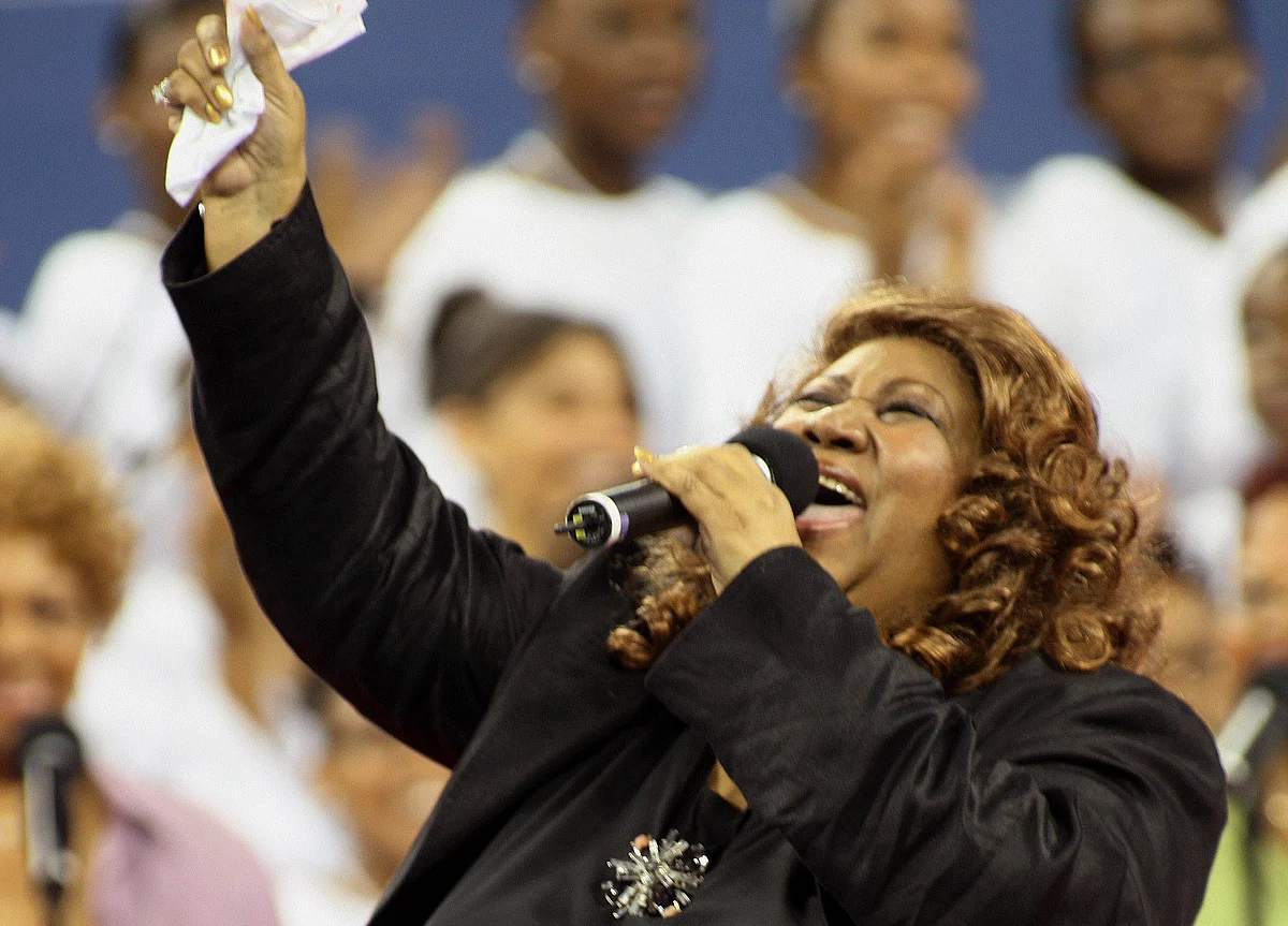 Aretha Franklin, Queen of Soul Who Spelled ‘Respect,’ Dies at 76