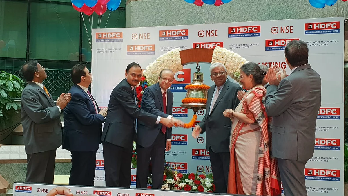 HDFC Chairman Deepak Parekh and Milind Barve, MD & CEO of HDFC AMC, at the roadshow of HDFC AMC IPO in Mumbai. (Photograph: Sajeet Manghat/BloombergQuint)
