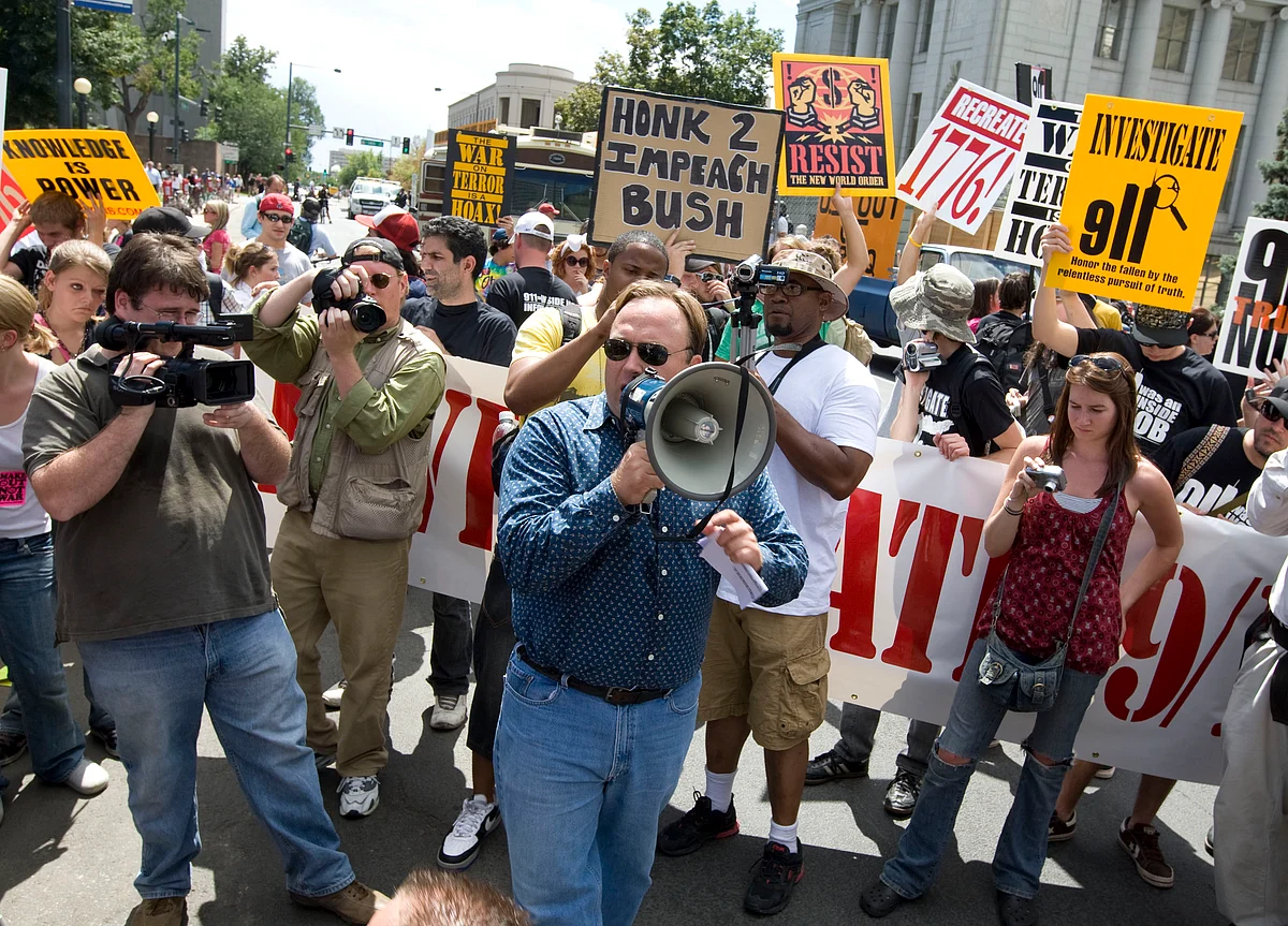 Twitter Permanently Bans Alex Jones, InfoWars for Abusive Posts