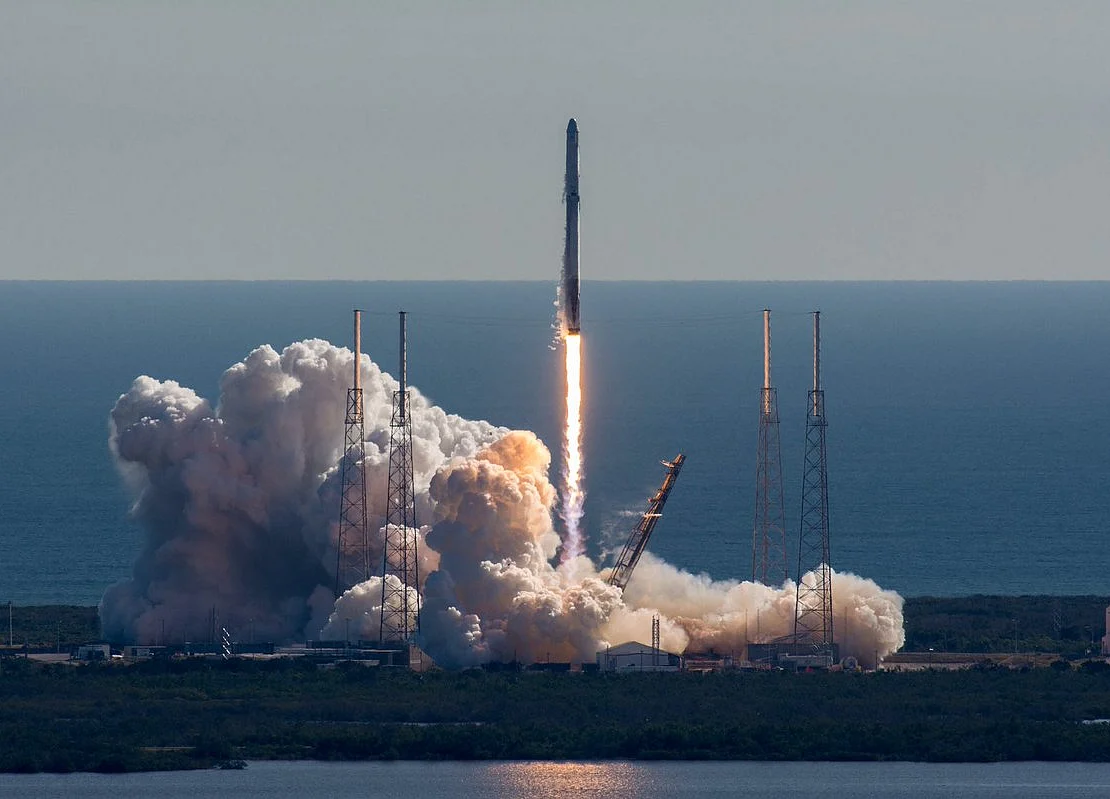 Musk’s Private SpaceX Market Hints at Path to Tesla Buyout