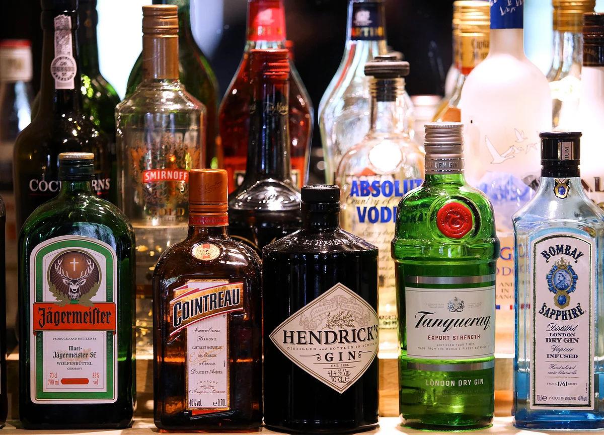 Commerce Ministry Suggests Restricting Duty-Free Alcohol Purchase To One Bottle