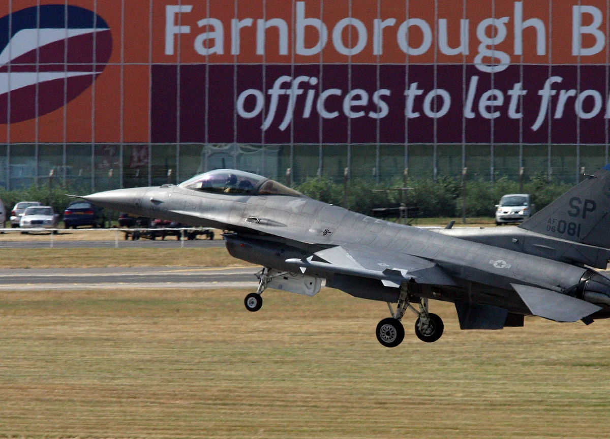 Lockheed to Make F-16 Wings in Push for India Warplane Contract