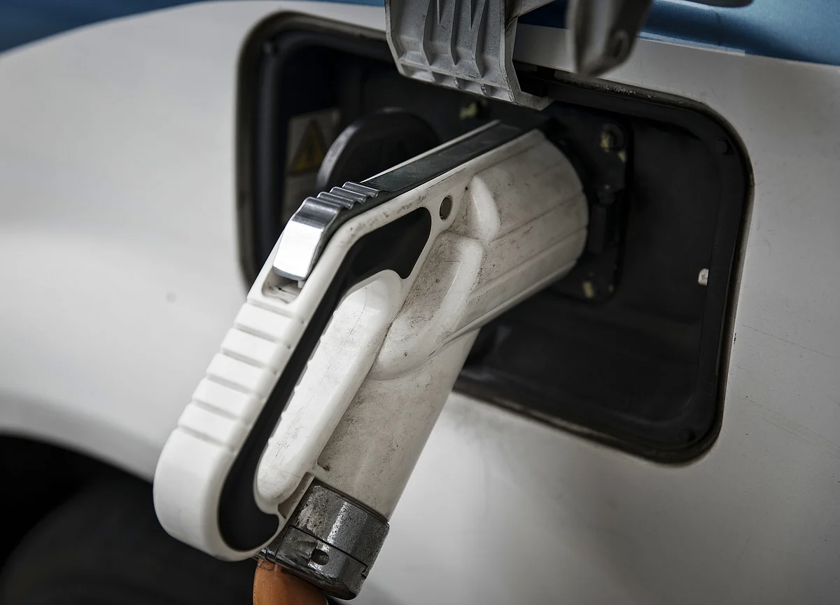 Billionaires Investing in China Electric Cars Face Shakeout