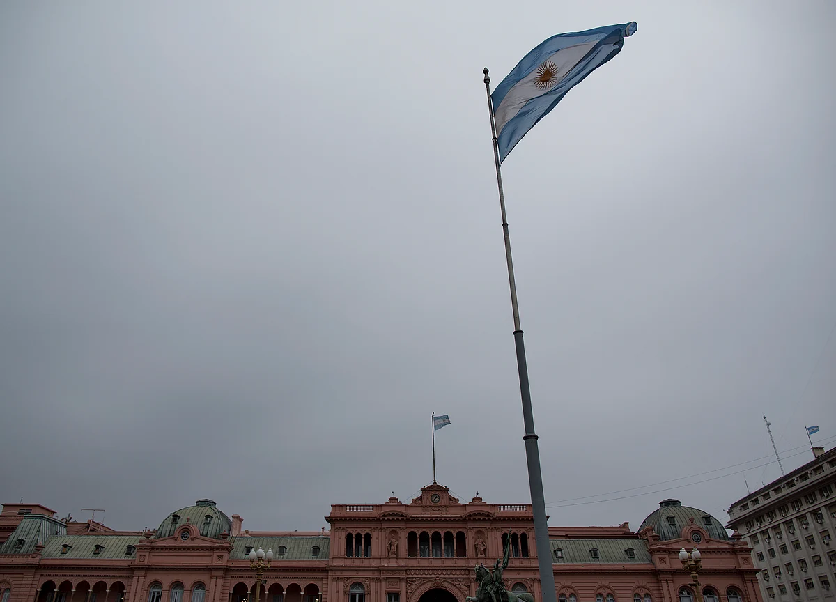 Argentina Imposes Capital Controls as Reserves Drain Away