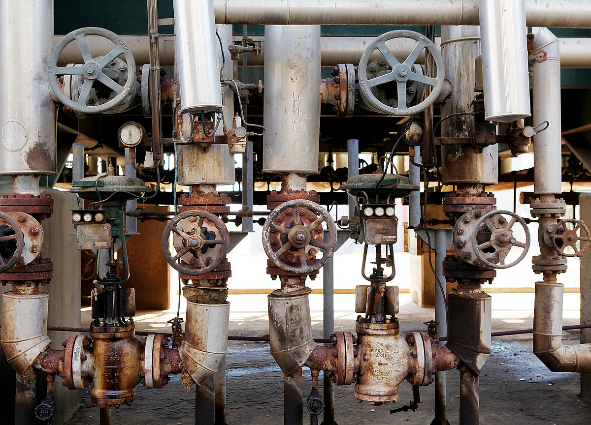 Oil Climbs With Russia in Talks on Delaying OPEC+ Output Hike