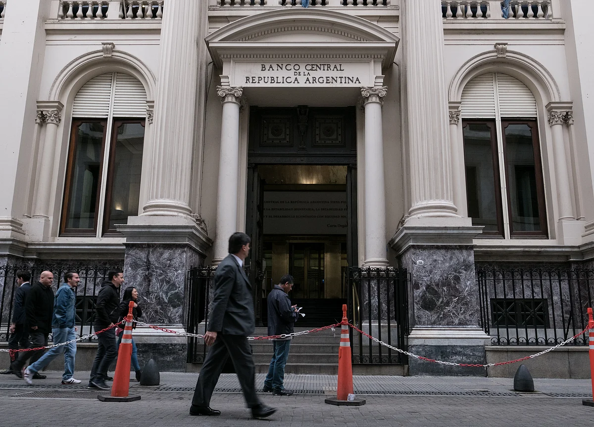 Argentina Holds Rate At World-High 60 Percent To Fight Inflation