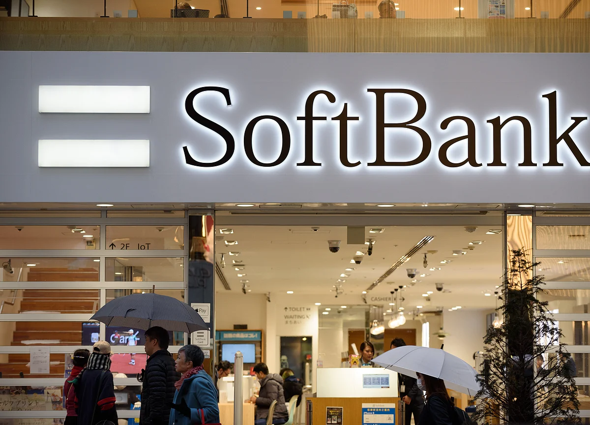 SoftBank Selects Nomura, Goldman Sachs to Lead IPO
