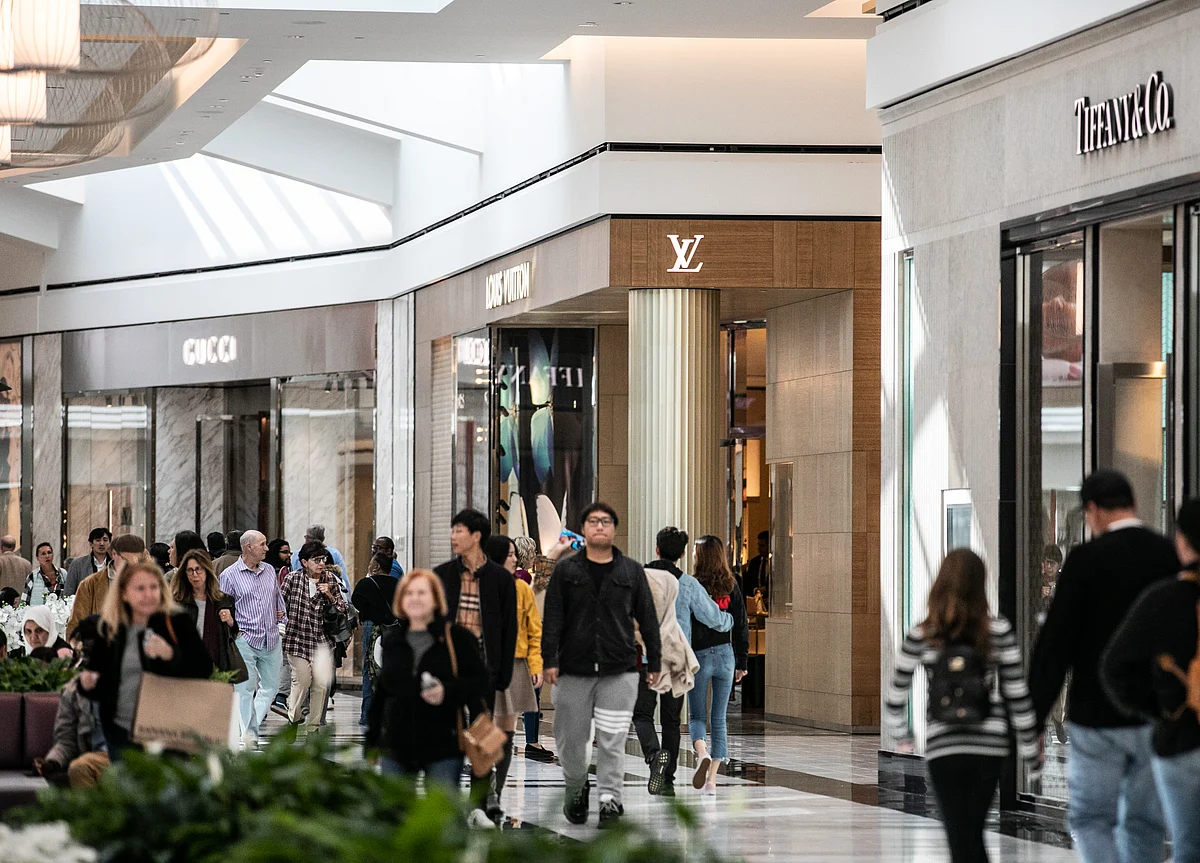 U.S. Consumer Sentiment Cools on Buying Conditions for Durables