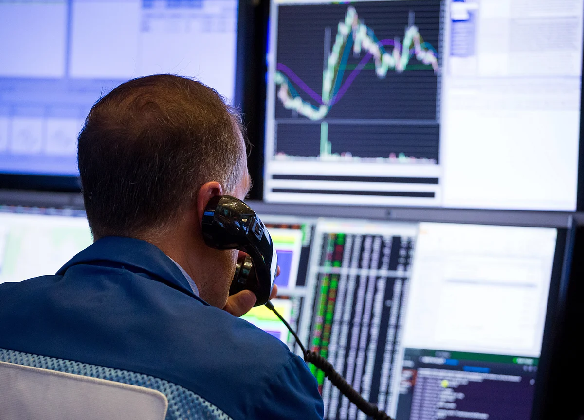 Analysts Upgrade Higher Valuation Stocks Amid Volatility