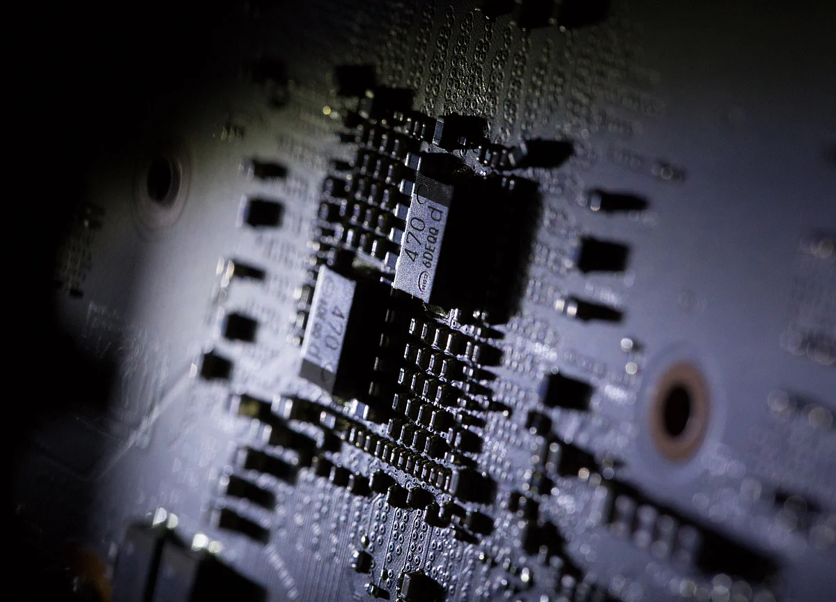 China Spy Chips Report Adds Pressure on Pentagon Cloud Security