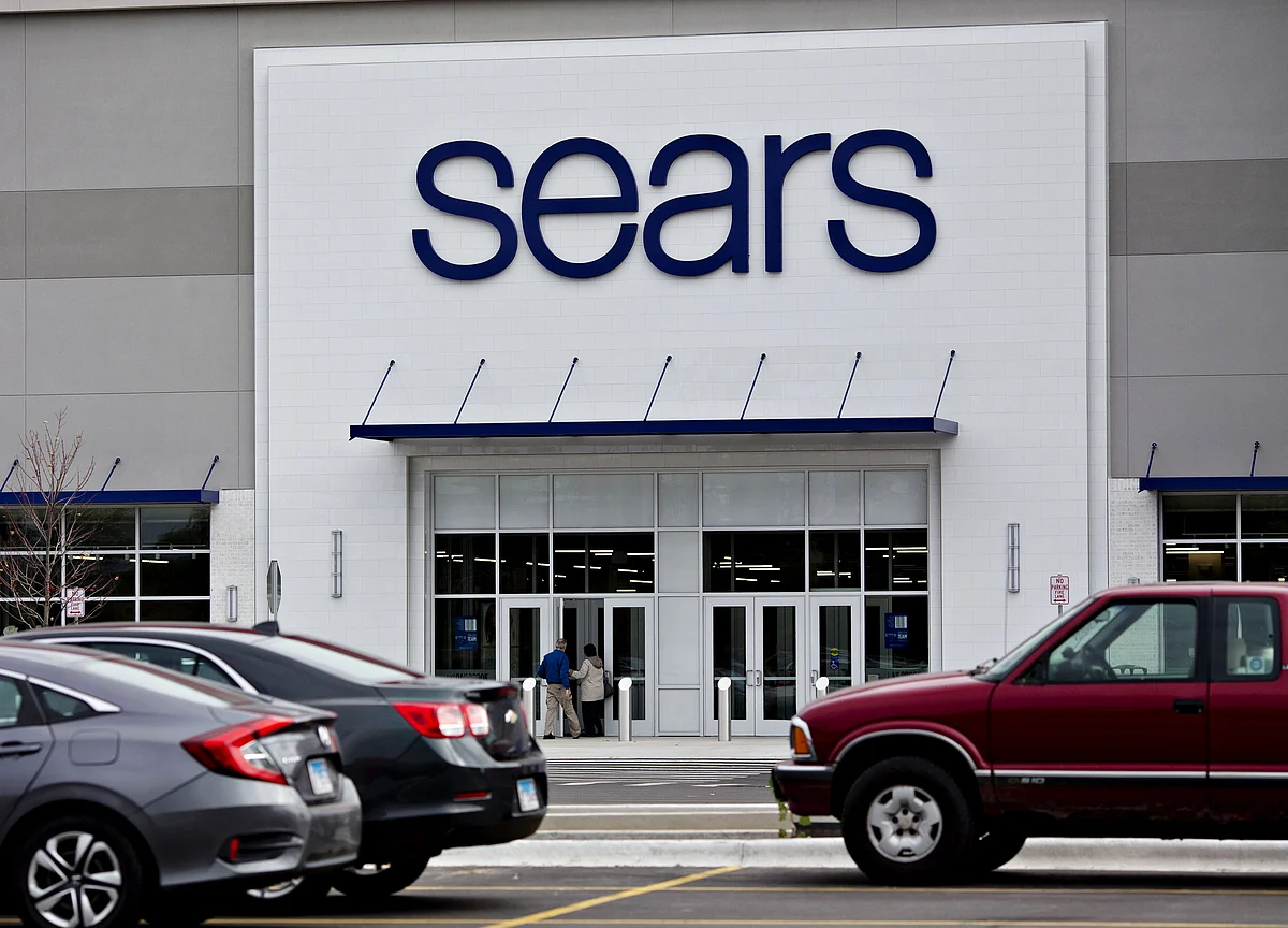 Lampert Is Said to Improve Bid to Rescue Sears From Shutdown