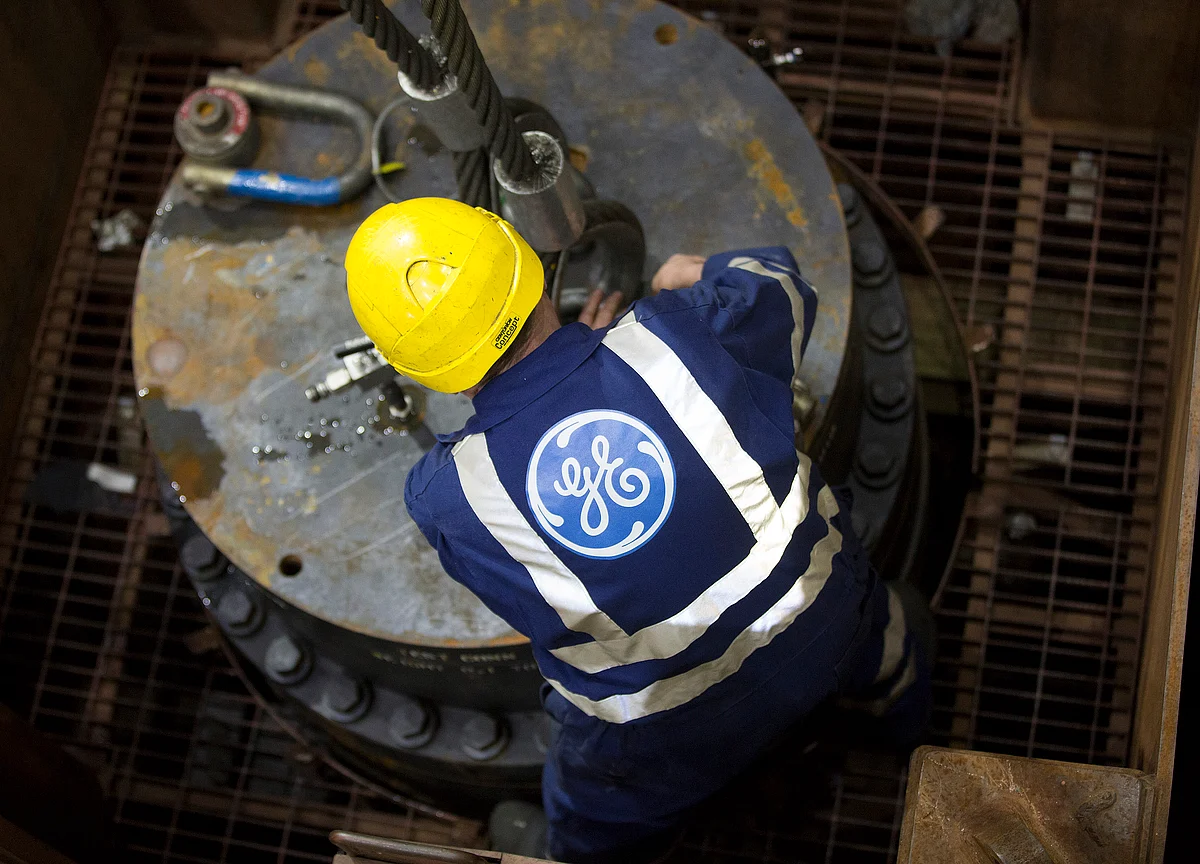 GE Soars to 15-Month High as Cash Outlook Buoys Turnaround