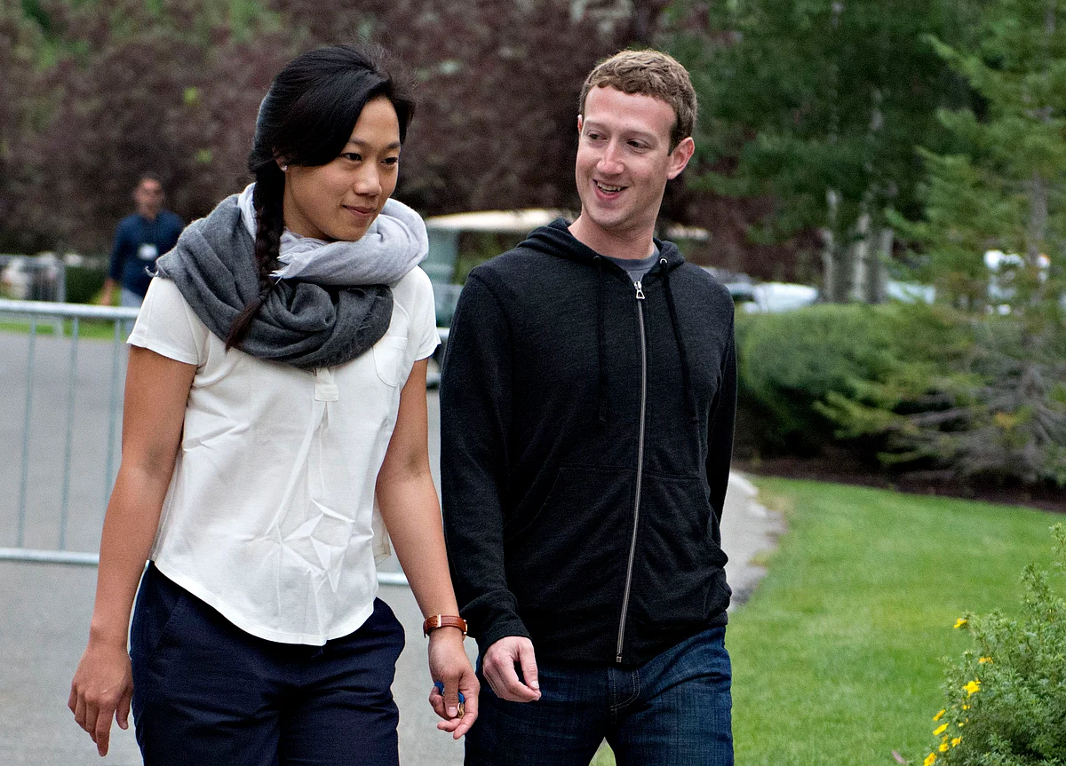 Mark Zuckerberg Seeks Investment Chief for Philanthropy Initiative