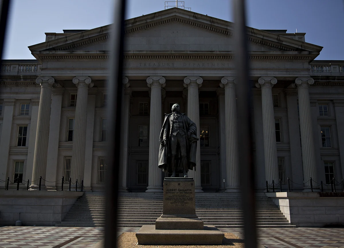 U.S Debt Sales Top Crisis-Era Levels as Fiscal Bump Spurs Growth
