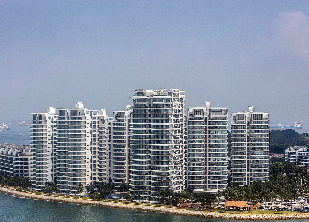 Singapore Ousts Hong Kong as No. 1 for Luxury Home-Price Gains