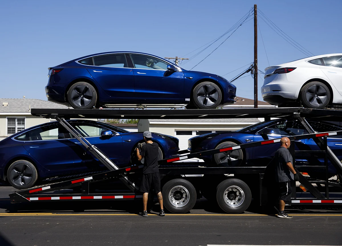 Tesla Accuses Billionaire’s Engineer of Stealing Tech Secrets