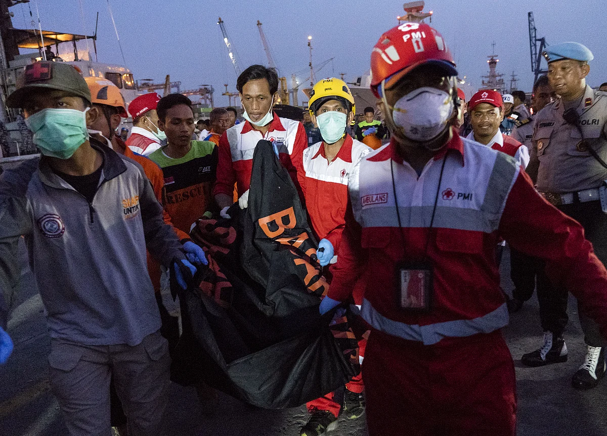 The Mystery of the New Boeing Jet That Plunged Into the Sea, Killing 189